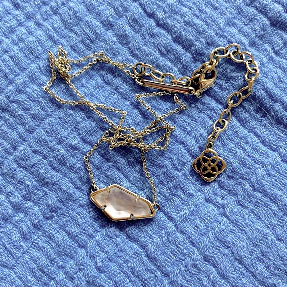 Kendra Scott necklace